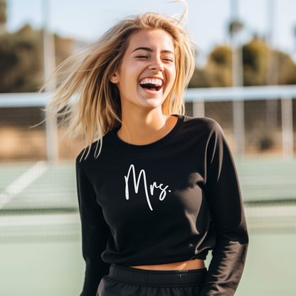 Mrs. Cropped Fleece Pullover